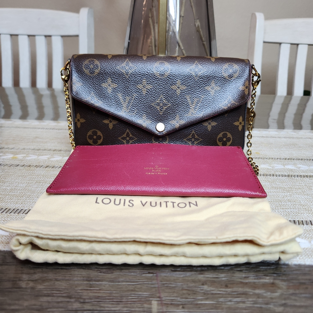 LOUIS VUITTON 
Monogram Pochette Felicie Chain Wallet Fuchsia